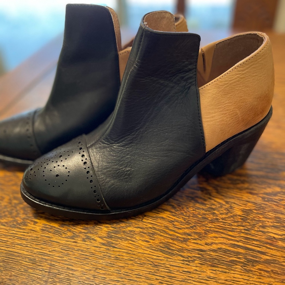 Black & Tan Leather Ankle Boots, Booties!
